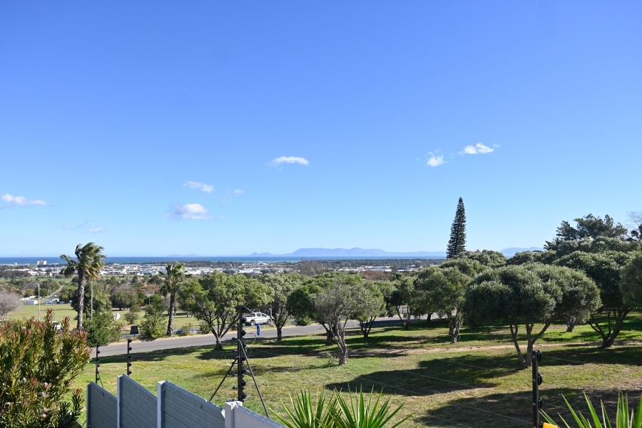 3 Bedroom Property for Sale in The Links Western Cape